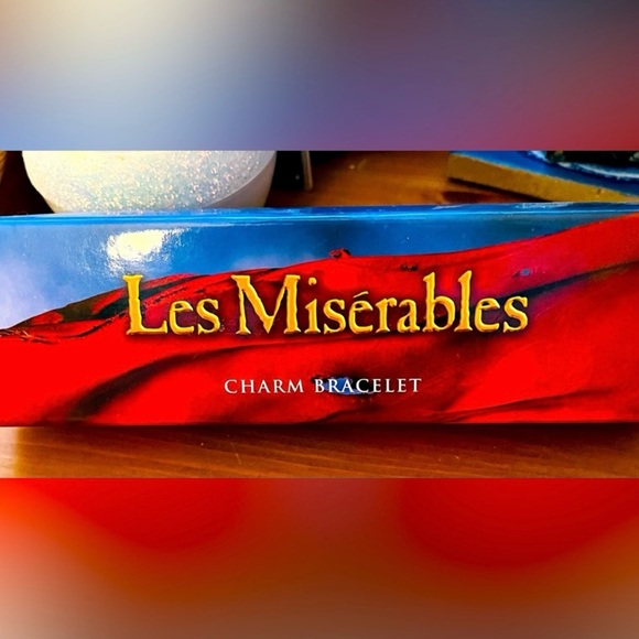 NEW in gift box 🎁 bracelet with Les Miserables charms. From Broadway 🎭 - Picture 4 of 6